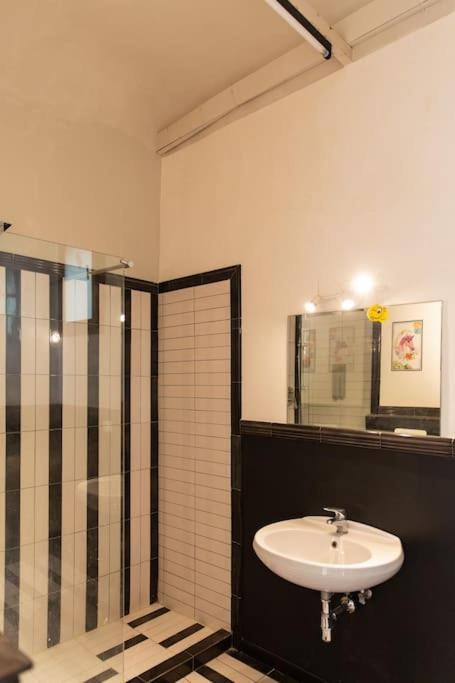 Nice Apartment Near The Basilica Of San Lorenzo ฟลอเรนซ์ ภายนอก รูปภาพ